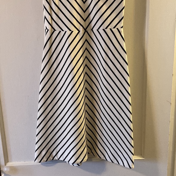 Banana Republic Black and White Chevron Dress - Picture 3 of 8